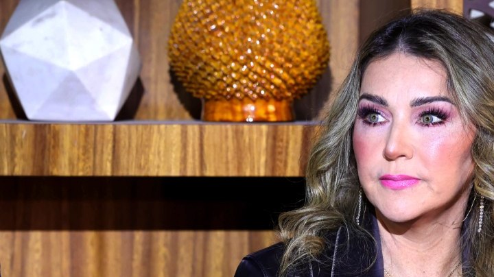 Novio de Alicia Villarreal explota contra el ex de la cantante.