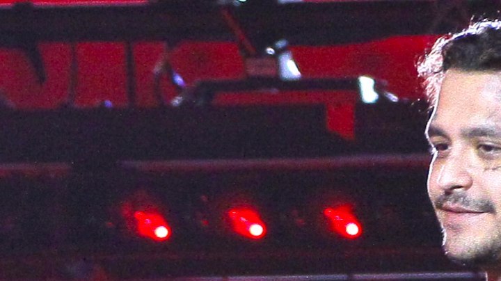 Christian Nodal haría puesto celosa a Ángela Aguilar por cercanía con su violinista.