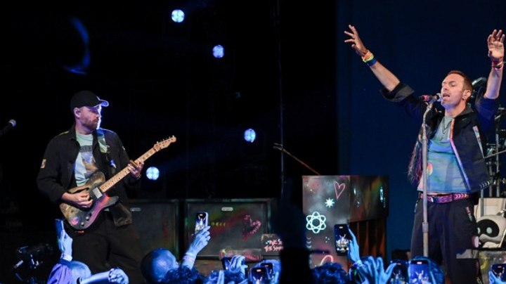 Mujer que se hizo viral por la Kiss Cam de Coldplay recibió amenazas de muerte.