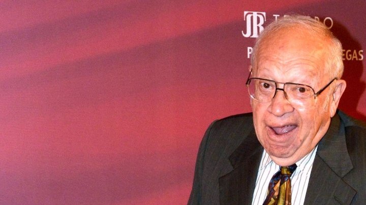 Hijo de Eduardo Manzano anunció el fallecimiento del actor.