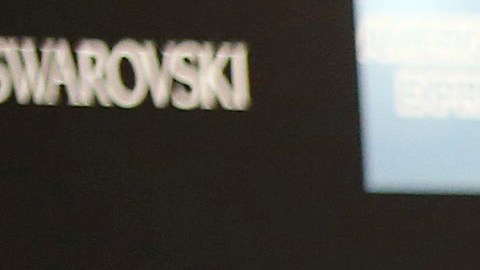 Victoria Beckham fue condecorada en Francia con el título de Oficial de las Artes y las Letras por la ministra de Cultura, Rachida Dati, que destacó que la estilista británica es "un icono mundial" muy apreciada por los franceses.