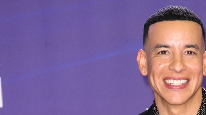 Foto de Daddy Yankee con una mujer despierta la intriga de sus fans.