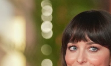 Dakota Johnson y Role Model avivan rumores de romance tras ser vistos juntos.