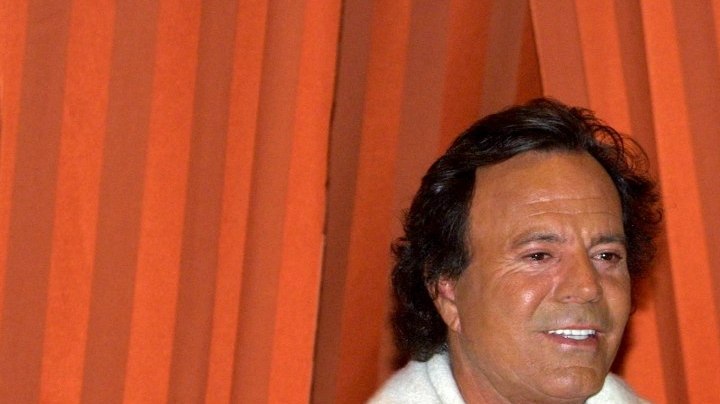 Empresario dominicano niega rumores de enemistad con Julio Iglesias.