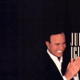 Julio Iglesias rompió el silencia tras las acusaciones de violación sexual en su contra.