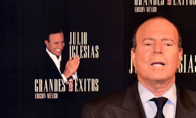 Julio Iglesias rompió el silencia tras las acusaciones de violación sexual en su contra.