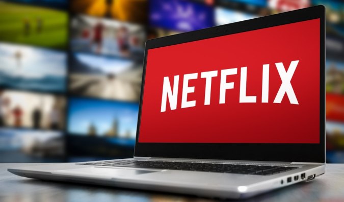 "Adolescence", la serie más premiada en los Golden Globes 2026 está disponible en Netflix.