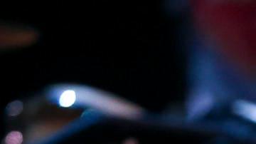 La artista Li Saumet, vocalista de Bomba Estéreo, recibe una estatuilla mientras se presenta este lunes en el Festival Internacional de la Canción de Viña del Mar (Chile). EFE/Adriana Thomasa.