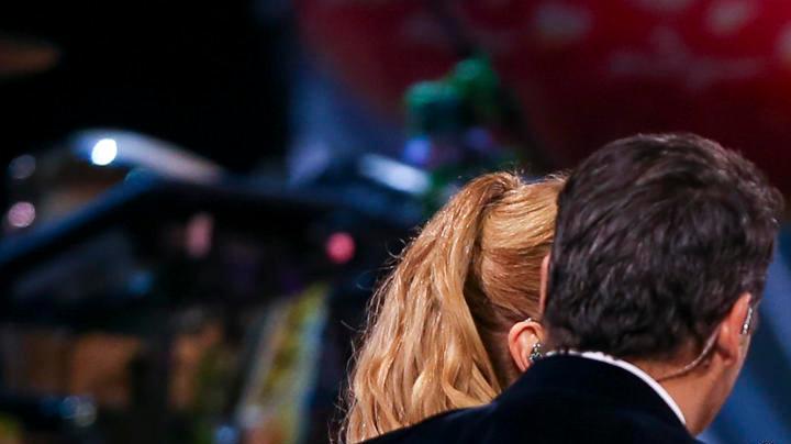 La artista Li Saumet, vocalista de Bomba Estéreo, recibe una estatuilla mientras se presenta este lunes en el Festival Internacional de la Canción de Viña del Mar (Chile). EFE/Adriana Thomasa.