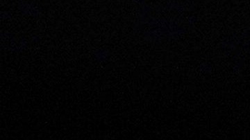 Aunque no ha revelado nombres, los fans especulan que podría tratarse de su expareja Rauw Alejandro o de alguno de sus romances recientes.