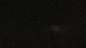 El presentador Trevor Noah habla durante la 68.ª edición de los Premios Grammy, el domingo 1 de febrero de 2026, en Los Ángeles. (Foto AP/Chris Pizzello).