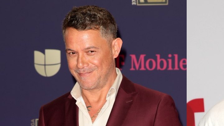 Alejandro Sanz lanzaría indirecta a Bad Bunny tras el show del Super Bowl.