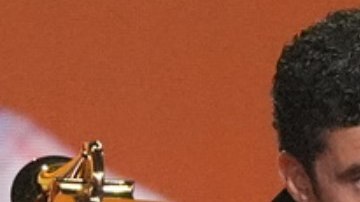 Eduardo Verástegui expresa su desacuerdo tras el triunfo de Bad Bunny.