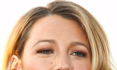 Empressario comparó a Scarlett Johansson con Blake Lively.