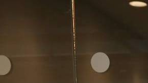 Nuja Amar y Adrián Di Monte discuten en el Cara a Cara de '¿Apostarías por mí?'.