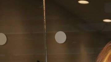 Nuja Amar y Adrián Di Monte discuten en el Cara a Cara de '¿Apostarías por mí?'.