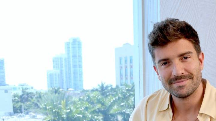 Pablo Alborán y Juan Sesma confirmación su romance gestado en la discreción.