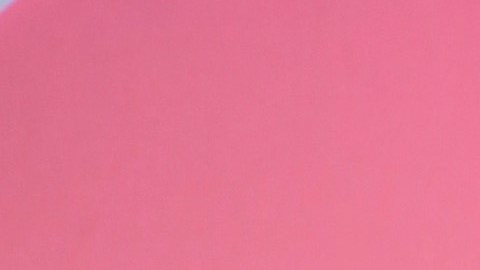 La madre del artista lo describió como una persona muy tranquila que se está adaptando a un experimento social totalmente nuevo para él.