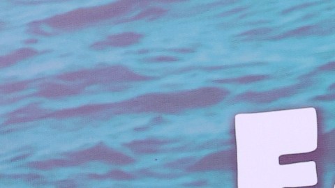 La denunciante, una mujer de avanzada edad, sostiene además que Ochmann ha llegado incluso a obstruir el acceso a su hogar, situación que habría generado múltiples inconvenientes en los últimos meses.