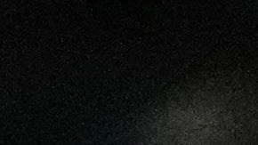 Un fan asiste a un concierto gratuito de la estrella pop colombiana Shakira en el Zócalo de la Ciudad de México, el domingo 1 de marzo de 2026. (Foto AP/Eduardo Verdugo).