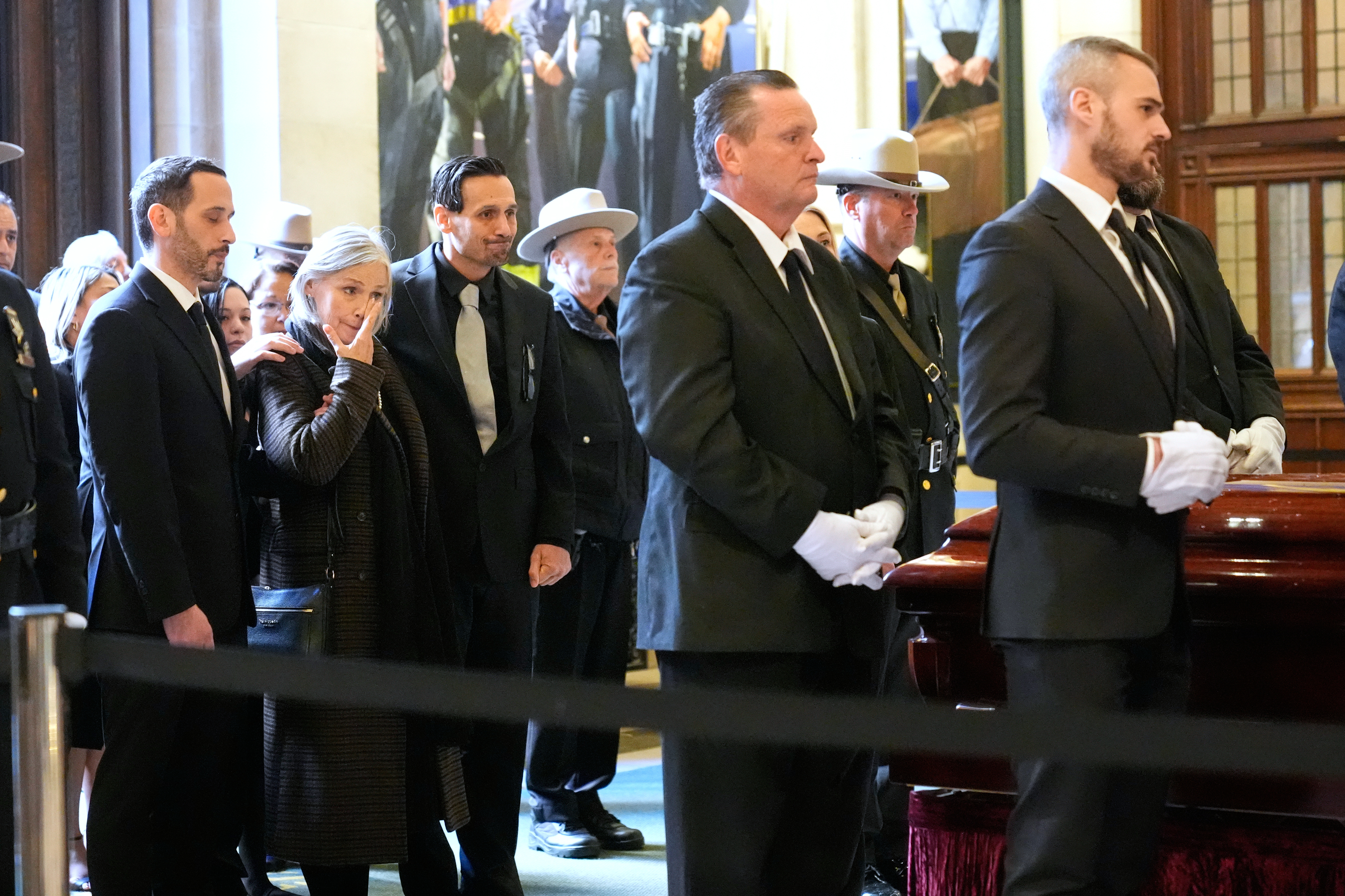 Fans y familiares dan un emotivo adiós a Willie Colón en su funeral en