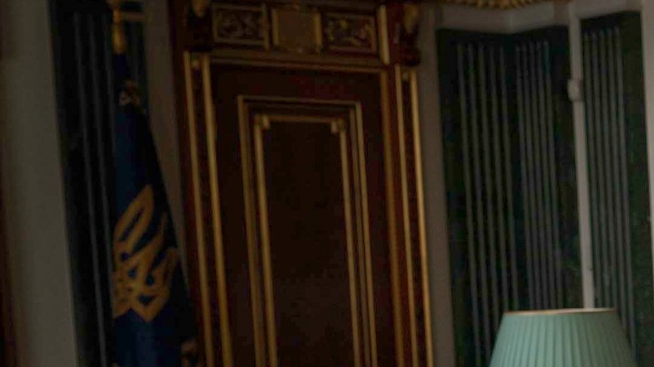 En esta fotografía facilitada por la Oficina de Prensa Presidencial de Ucrania, el presidente ucraniano Volodymyr Zelenskyy (izquierda) conversa con el actor y director estadounidense Sean Penn en Kiev, Ucrania, el lunes 2 de marzo de 2026. (Oficina de Prensa Presidencial de Ucrania vía AP).