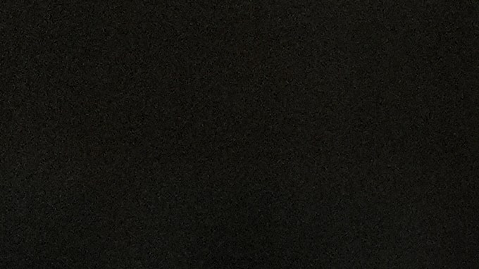 Un fanática venezolana anima a su equipo antes del partido final del Clásico Mundial de Béisbol contra Estados Unidos, el martes 17 de marzo de 2026, en Miami. (Foto AP/Rebecca Blackwell).