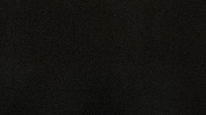 Un fanática venezolana anima a su equipo antes del partido final del Clásico Mundial de Béisbol contra Estados Unidos, el martes 17 de marzo de 2026, en Miami. (Foto AP/Rebecca Blackwell).