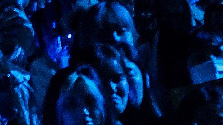 El incidente ocurrió durante la sesión de grabación del miércoles y resultó en una disculpa formal enviada a los miembros de la agrupación.