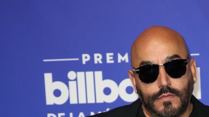 Carlos Adyan le hace invitación a Lupillo Rivera para que asista a Telemundo.