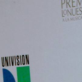 Niurka Marcos defendió a 'El Divo' tras ataques por su orientación sexual.