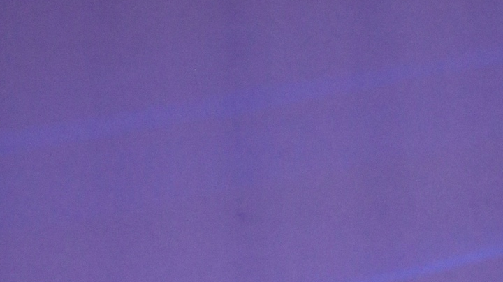 La producción utiliza una base de “Red & Black Light” de Ibrahim Maalouf, logrando una mezcla que se siente fresca, global y, sobre todo, lista para retumbar en los estadios.