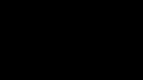 Un breve fragmento musical acompañó el anuncio, dejando oír su voz en susurros sobre una base electrónica de ritmo hipnótico.