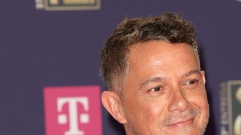Alejandro Sanz aparece en el libro de 'Los novios de Felipe VI'.