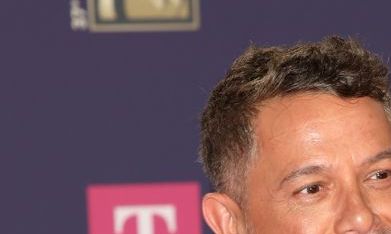 Alejandro Sanz aparece en el libro de 'Los novios de Felipe VI'.