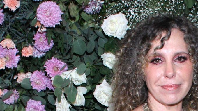 Azela Robinson sufre trastorno que le impide relacionarse en lugares públicos.