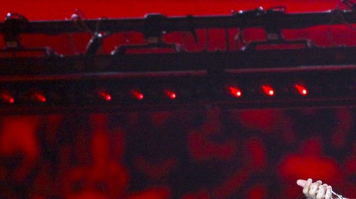 Christian Nodal niega haber elegido a la modelo de "Un Vals", parecida a Cazzu.