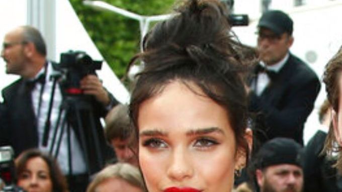 Los Beckham también presionaron a Hana Cross , ex de Brooklyn, según contó la modelo.