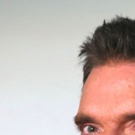 Alofoke quedaría fuera de TelevisaUnivision y Julián Gil celebra la noticia.