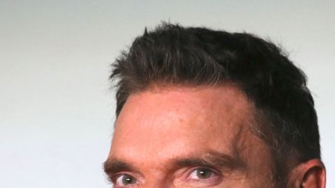 Alofoke quedaría fuera de TelevisaUnivision y Julián Gil celebra la noticia.