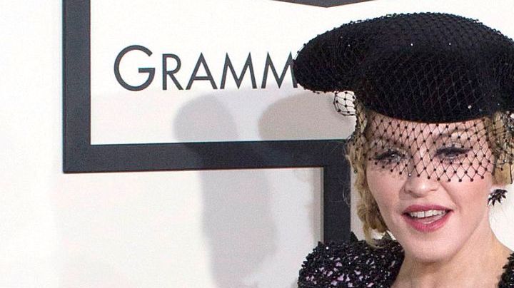 Madonna pierde icónico vestuario y ofrece recompensa.