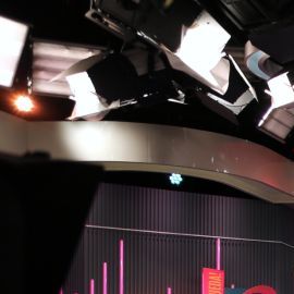 ¡Siéntese quien pueda! supera en rating a Telemundo y Jorge Bernal presume el triunfo.