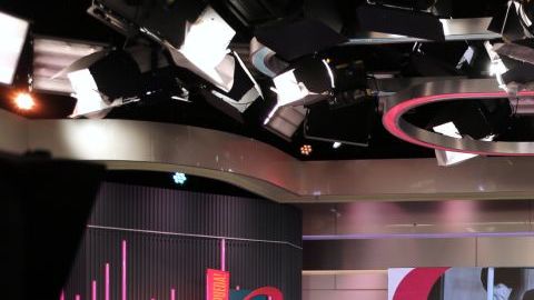 ¡Siéntese quien pueda! supera en rating a Telemundo y Jorge Bernal presume el triunfo.