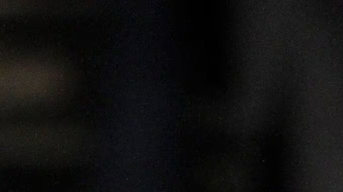 Usher y Brown han colaborado en varios temas, entre ellos “New Flame”, “Party” y el remix de “Back to Sleep”.