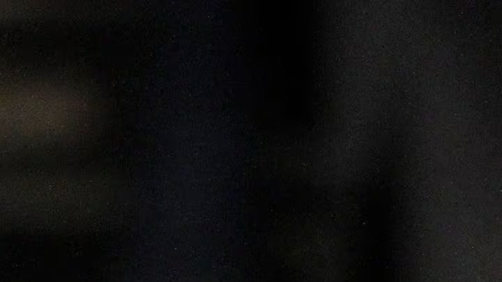 Usher y Brown han colaborado en varios temas, entre ellos “New Flame”, “Party” y el remix de “Back to Sleep”.