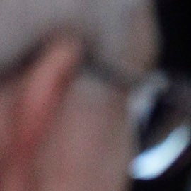 El cantante acusa al medio y a su director, Ignacio Escolar, de difamación tras publicaciones sobre una denuncia por abusos sexuales archivada por la Fiscalía.