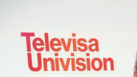 Gabriel Soto se muestra feliz con su famosa novia chef.