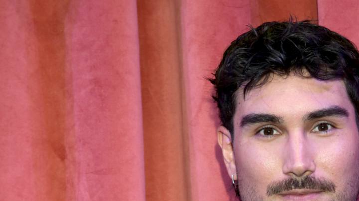 Kenzo confirma sus intenciones amorosas con Caeli, tras un mes sin verla.