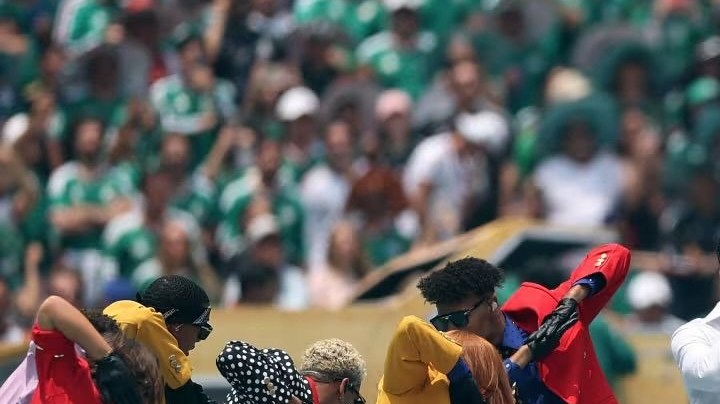 J Balvin fue uno de los representantes colombianos que subió a la tarima del evento deportivo más importante del mundo.