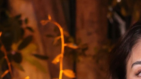 Aislinn Derbez toma con humor los nuevos rumores que la involucran con Mauricio Ochmann.